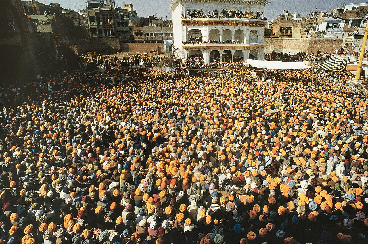 Sikhs gathered at the Akal Takht for the 1986 Sarbat Khalsa